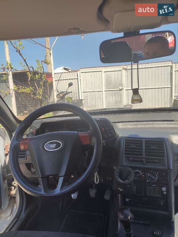 Хетчбек ВАЗ / Lada 2112 2005 в Саврані