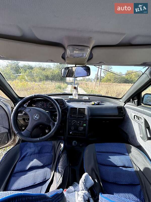 Хетчбек ВАЗ / Lada 2112 2002 в Чернігові фото 5 Хетчбек ВАЗ / Lada 2112 2002 в Чернігові