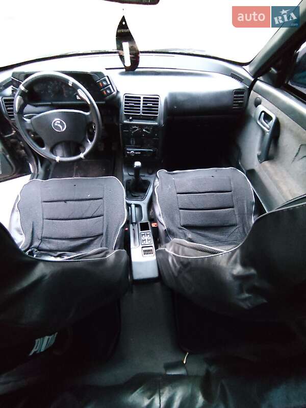 Хэтчбек ВАЗ / Lada 2112 2006 в Софиевке фото 12 Хэтчбек ВАЗ / Lada 2112 2006 в Софиевке