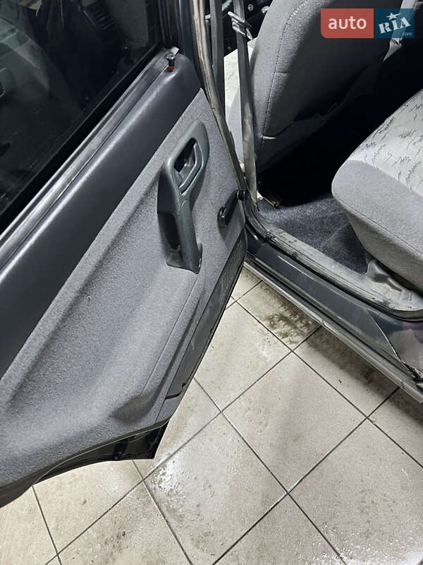 Хэтчбек ВАЗ / Lada 2112 2005 в Вознесенске фото 13 Хэтчбек ВАЗ / Lada 2112 2005 в Вознесенске