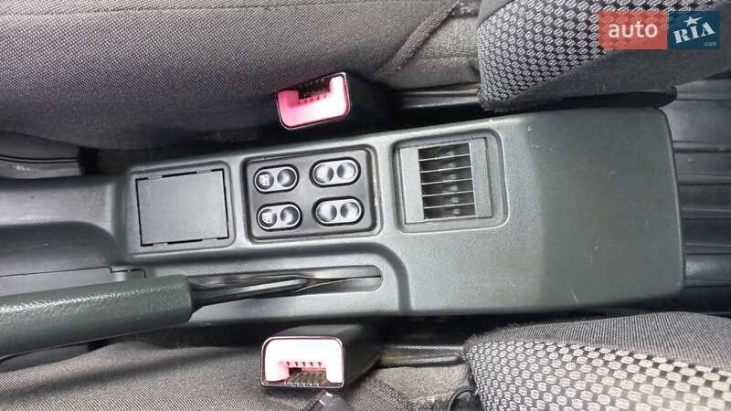 Хэтчбек ВАЗ / Lada 2112 2006 в Николаеве фото 32 Хэтчбек ВАЗ / Lada 2112 2006 в Николаеве