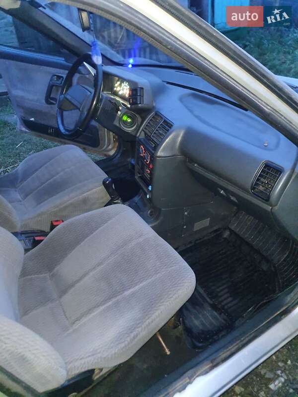 Хэтчбек ВАЗ / Lada 2112 2002 в Попельне