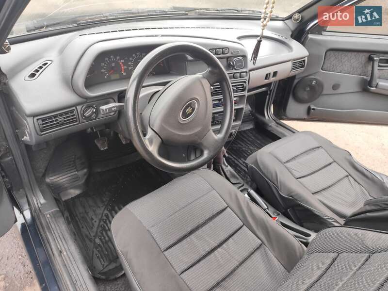 Хэтчбек ВАЗ / Lada 2113 Samara 2005 в Краснограде