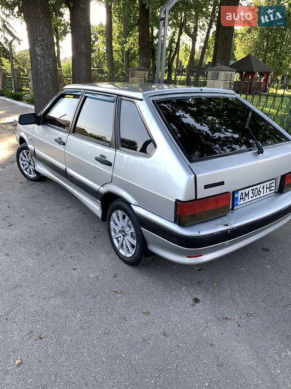 Хэтчбек ВАЗ / Lada 2114 Samara 2004 в Олевске фото 3 Хэтчбек ВАЗ / Lada 2114 Samara 2004 в Олевске