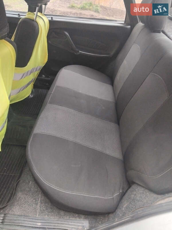 Седан ВАЗ / Lada 2115 Samara 2002 в Кривом Роге фото 7 Седан ВАЗ / Lada 2115 Samara 2002 в Кривом Роге