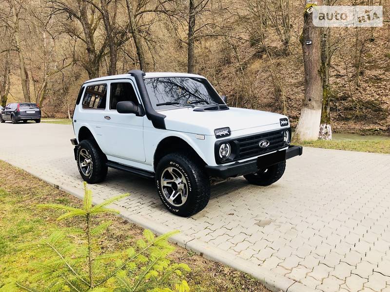 Позашляховик / Кросовер ВАЗ / Lada 2121 Нива 2008 в Сваляві