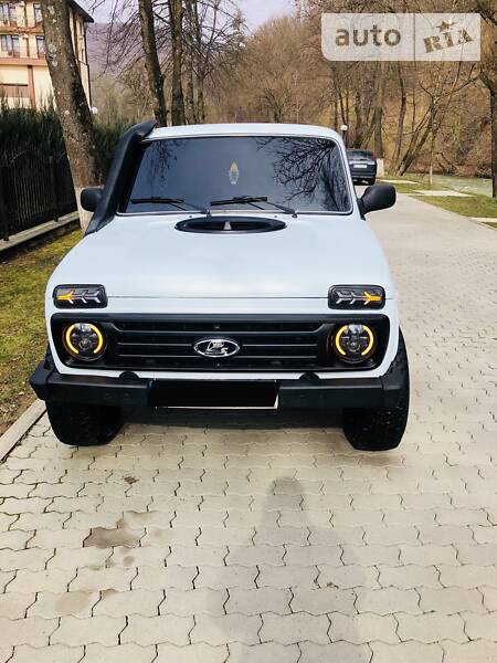 Позашляховик / Кросовер ВАЗ / Lada 2121 Нива 2008 в Сваляві