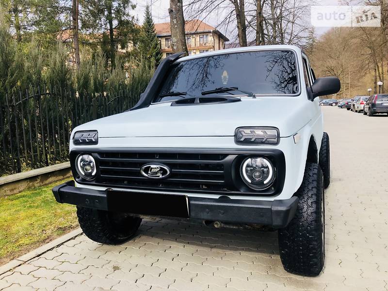 Позашляховик / Кросовер ВАЗ / Lada 2121 Нива 2008 в Сваляві