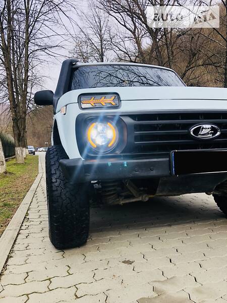 Позашляховик / Кросовер ВАЗ / Lada 2121 Нива 2008 в Сваляві