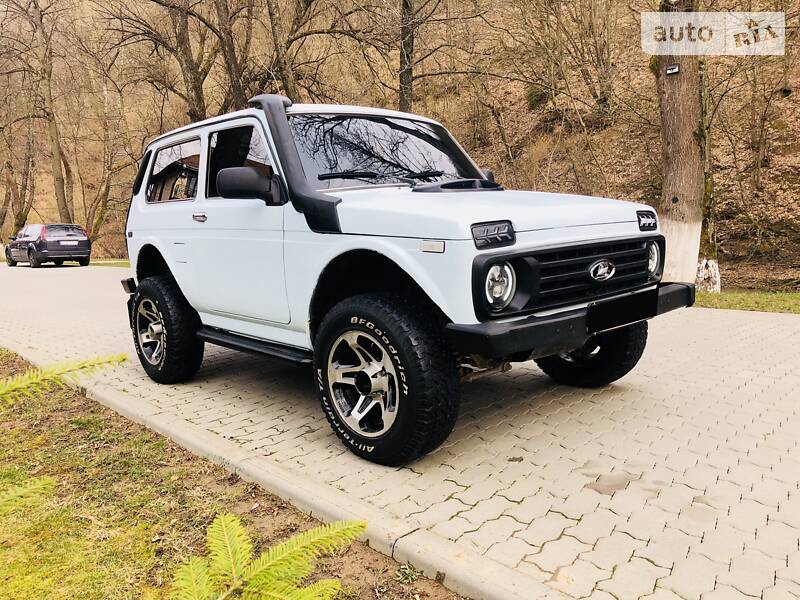 Позашляховик / Кросовер ВАЗ / Lada 2121 Нива 2008 в Сваляві