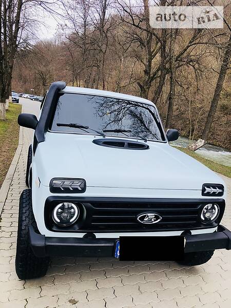 Позашляховик / Кросовер ВАЗ / Lada 2121 Нива 2008 в Сваляві