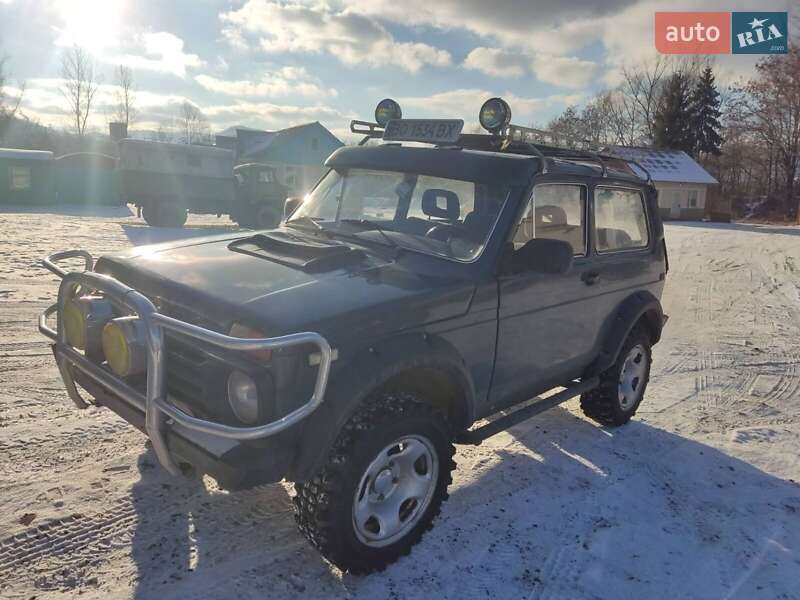 Хэтчбек ВАЗ / Lada 2121 Нива 1996 в Вижнице