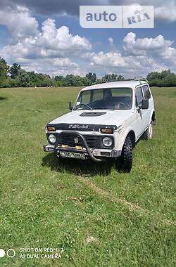 Хэтчбек ВАЗ / Lada 2121 Нива 1985 в Корце