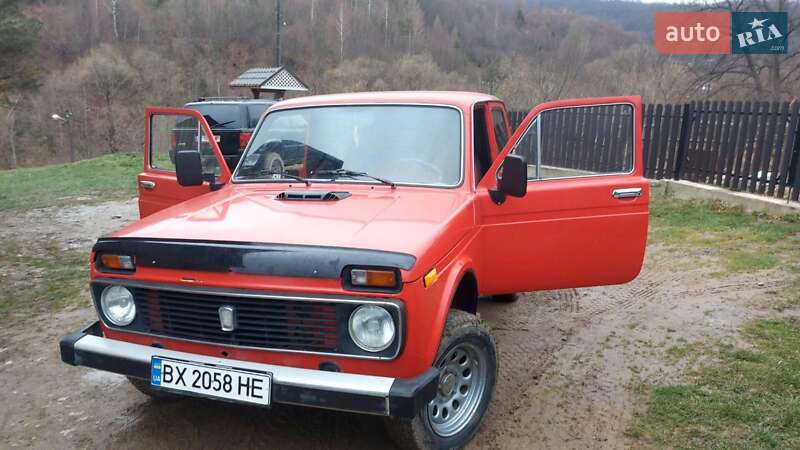 Хэтчбек ВАЗ / Lada 2121 Нива 1983 в Надворной