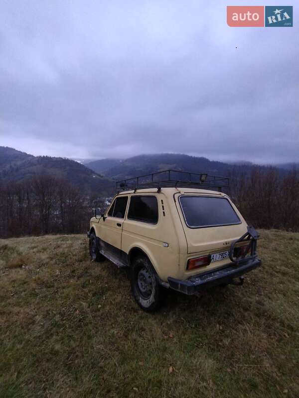 Позашляховик / Кросовер ВАЗ / Lada 2121 Нива 1983 в Тячеві