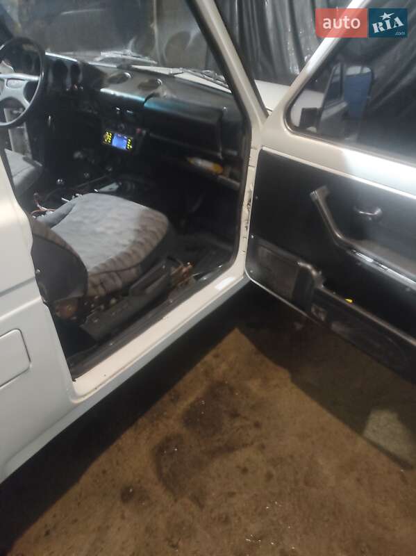 Позашляховик / Кросовер ВАЗ / Lada 2121 Нива 1993 в Петропавлівці