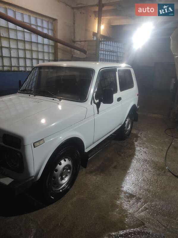 Позашляховик / Кросовер ВАЗ / Lada 2121 Нива 1993 в Петропавлівці