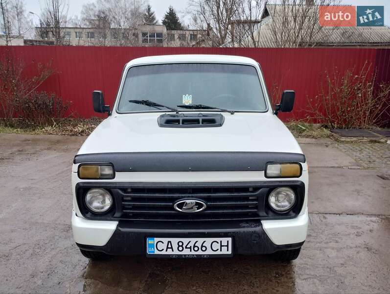 Внедорожник / Кроссовер ВАЗ / Lada 2121 Нива 1985 в Монастырище