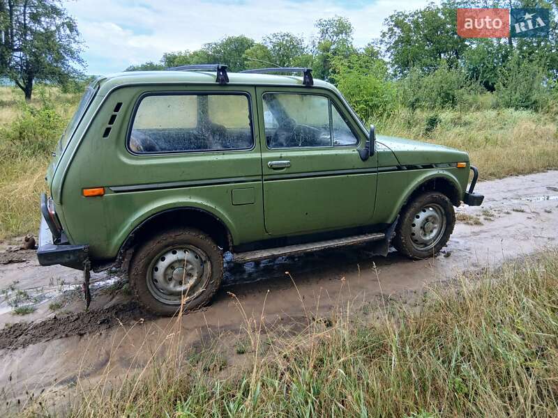 Внедорожник / Кроссовер ВАЗ / Lada 2121 Нива 1991 в Хотине
