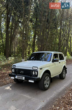 Позашляховик / Кросовер ВАЗ / Lada 2121 Нива 1984 в Чернігові