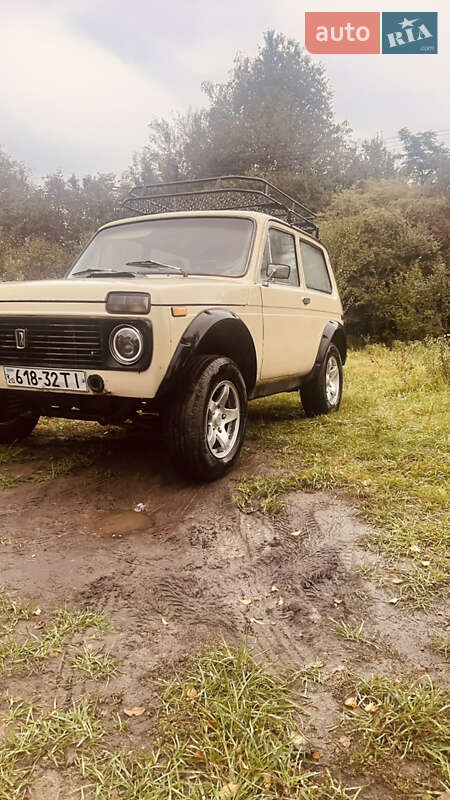 Позашляховик / Кросовер ВАЗ / Lada 2121 Нива 1987 в Чернівцях