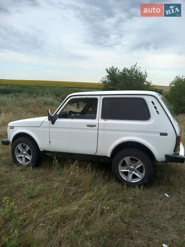 Позашляховик / Кросовер ВАЗ / Lada 21213 Niva 2003 в Новому Бузі