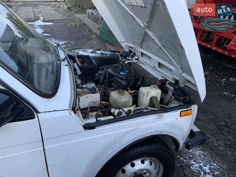 Позашляховик / Кросовер ВАЗ / Lada 21213 Niva 2003 в Макарові