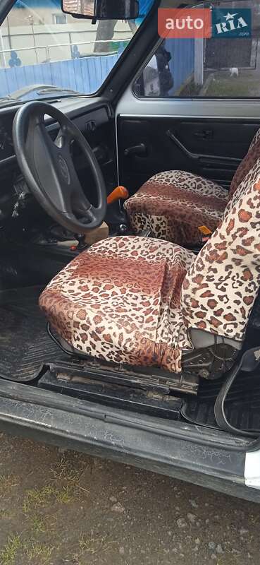 Позашляховик / Кросовер ВАЗ / Lada 21213 Niva 2001 в Гайсину