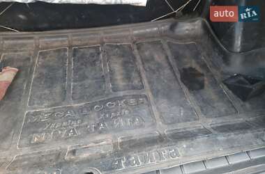 Внедорожник / Кроссовер ВАЗ 21213 Niva 2002 в 
