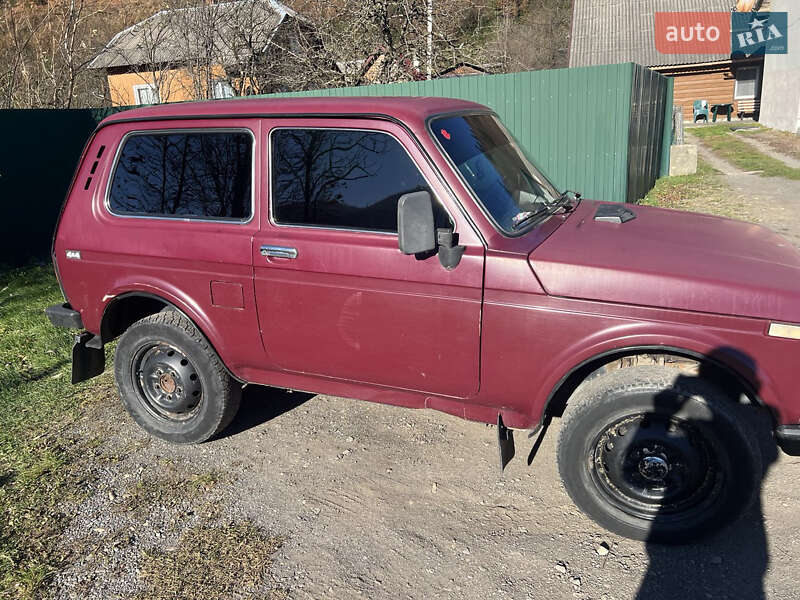 Позашляховик / Кросовер ВАЗ / Lada 21213 Niva 2004 в Сколе