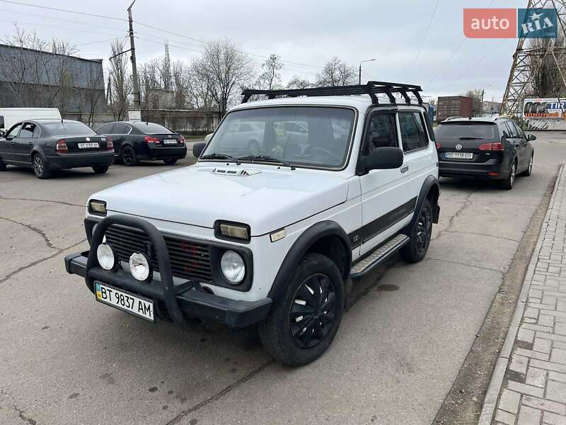 Внедорожник / Кроссовер ВАЗ 21213 Niva 2004 в 