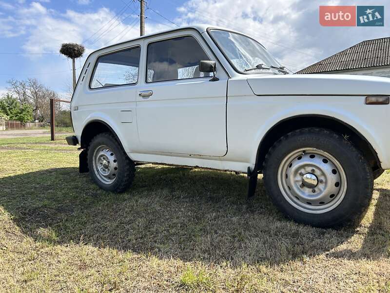 Позашляховик / Кросовер ВАЗ / Lada 21213 Niva 2000 в Первомайську