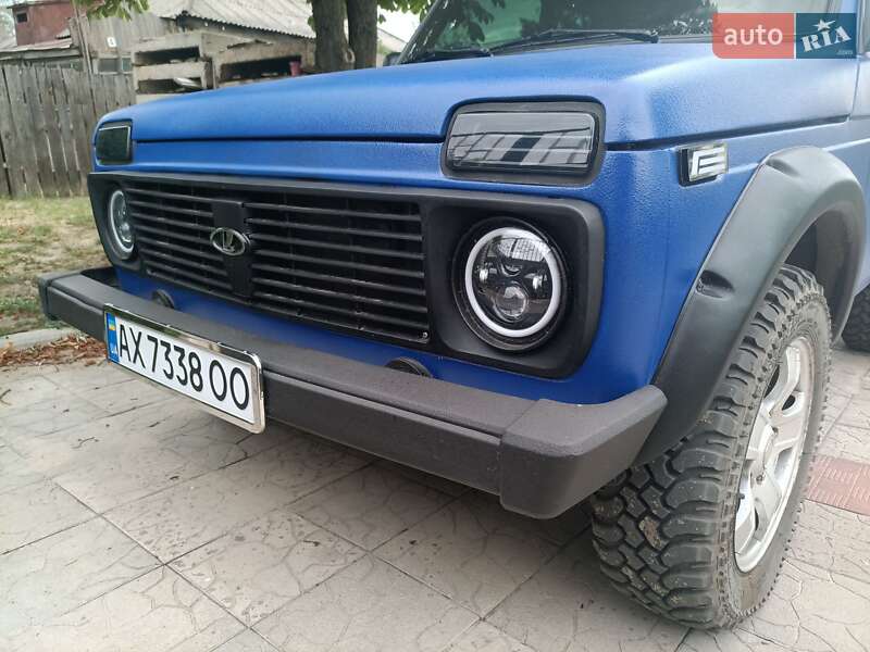 Внедорожник / Кроссовер ВАЗ / Lada 21213 Niva 2004 в Изюме