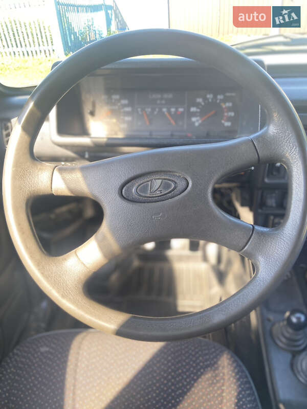 Внедорожник / Кроссовер ВАЗ / Lada 21213 Niva 2004 в Сумах