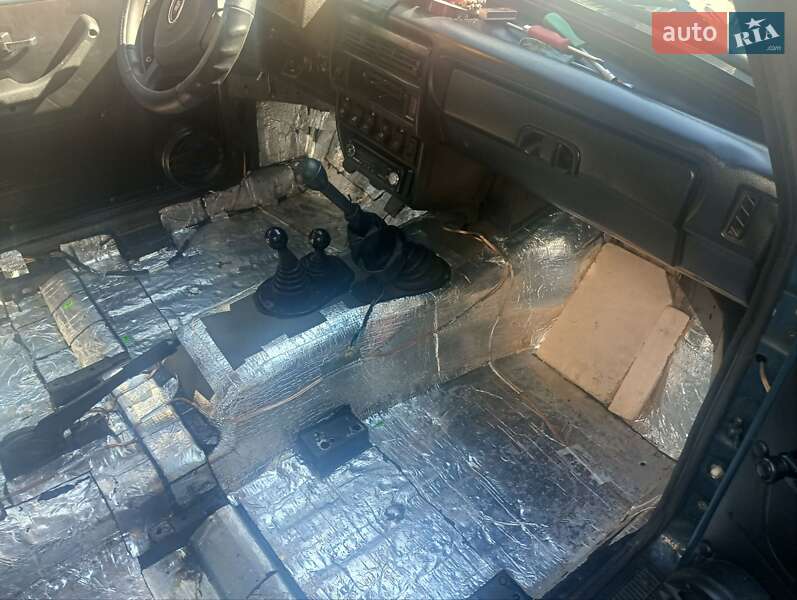 Внедорожник / Кроссовер ВАЗ / Lada 21213 Niva 2002 в Новгород-Северском