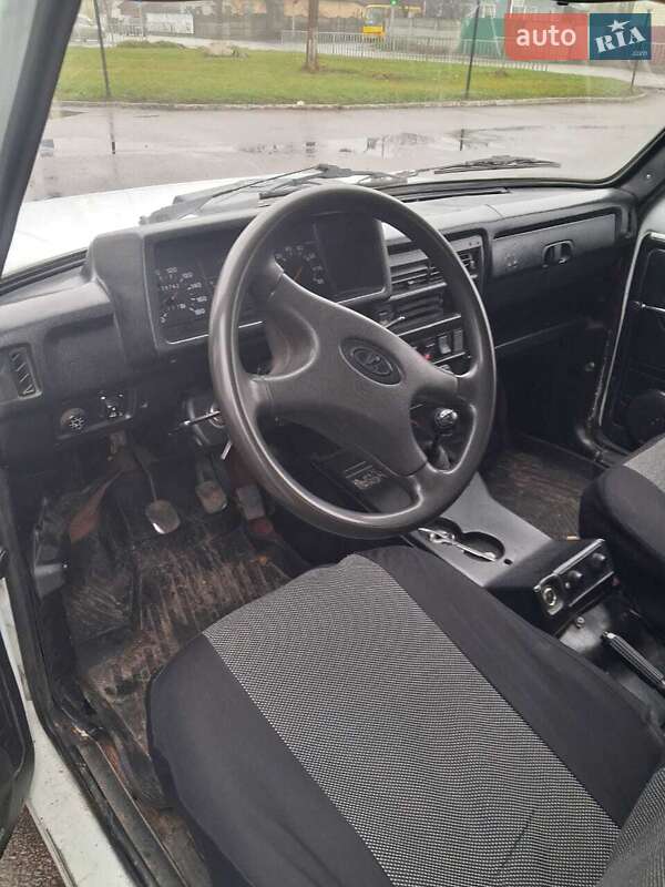 Позашляховик / Кросовер ВАЗ / Lada 21213 Niva 2003 в Конотопі