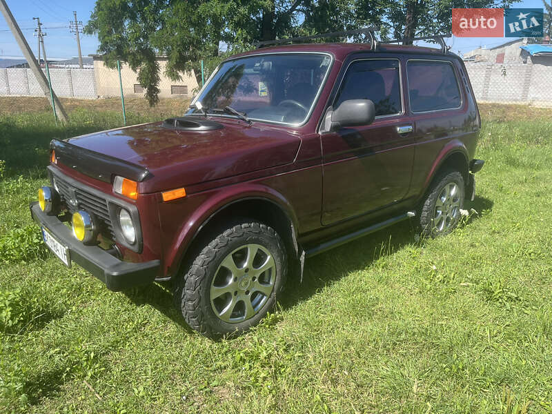 Позашляховик / Кросовер ВАЗ / Lada 21214 / 4x4 2011 в Гощі