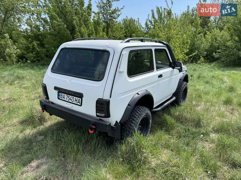 Позашляховик / Кросовер ВАЗ / Lada 21214 / 4x4 2008 в Умані