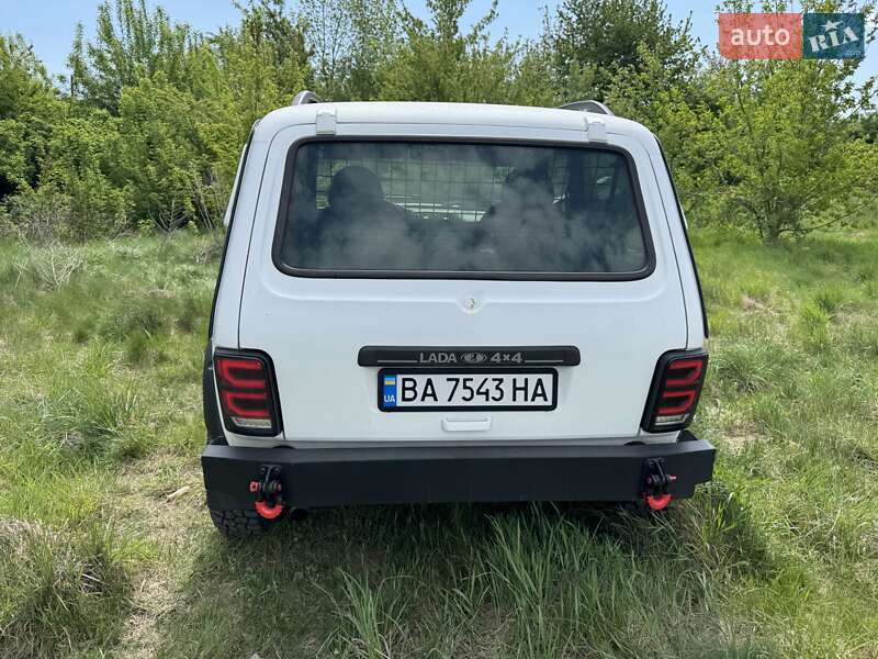 Позашляховик / Кросовер ВАЗ / Lada 21214 / 4x4 2008 в Умані