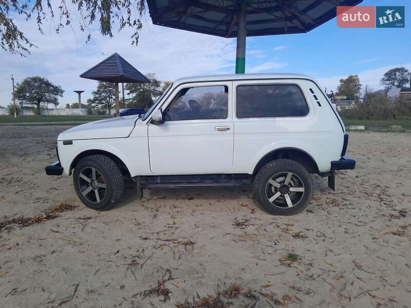 Внедорожник / Кроссовер ВАЗ / Lada 21214 / 4x4 2003 в Березане