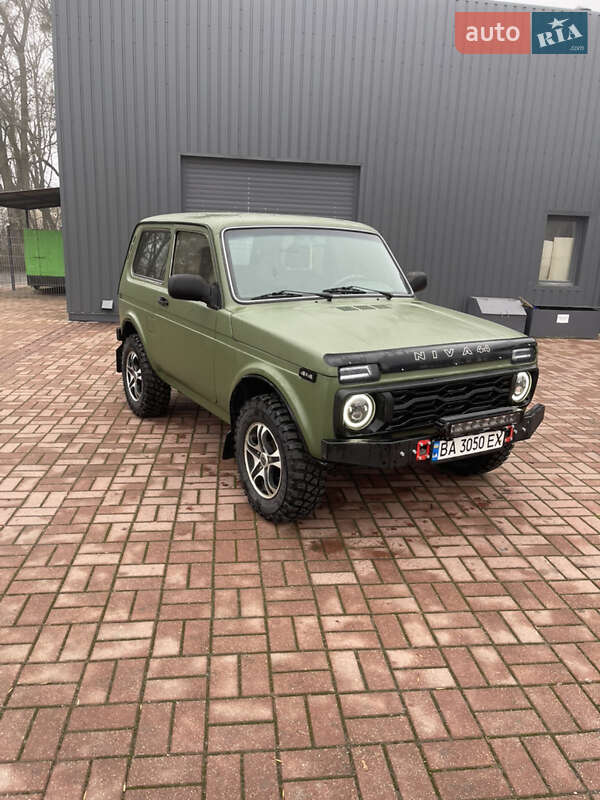 Внедорожник / Кроссовер ВАЗ / Lada 21214 / 4x4 2012 в Знаменке