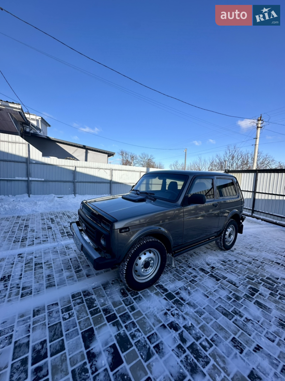 Авто в новому стані!
Без жодних підфарбовувань!
Авто затягнуте повністю в броне плівку!
Авто зашумоване повністю!
Поміняно олива в мостах!
Олива в коробці!
Олива в роздатці!
Олива в двигуні!
Передні нерегульовані підшипники!
Встановлено Повністю лед оптика!
Скло підіймачі!
Я другий власник!
Писати є багато що!
Краще телефонуйте по номеру телефону!
Кому дорого проходим мимо!
