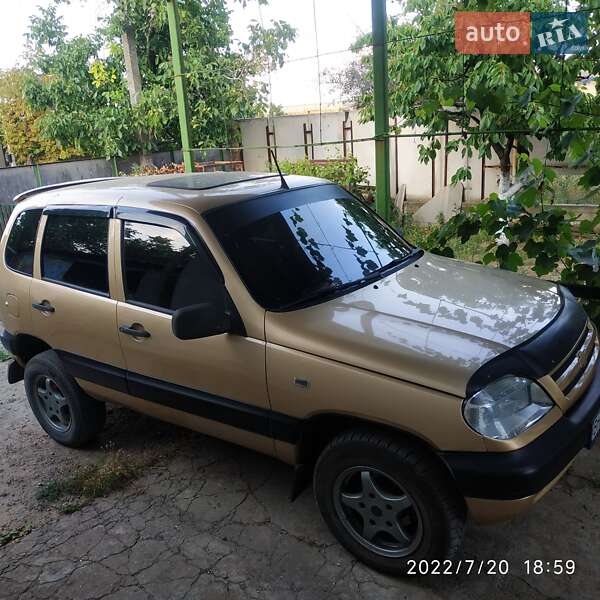 Позашляховик / Кросовер ВАЗ / Lada 2123 Niva 2004 в Білгороді-Дністровському