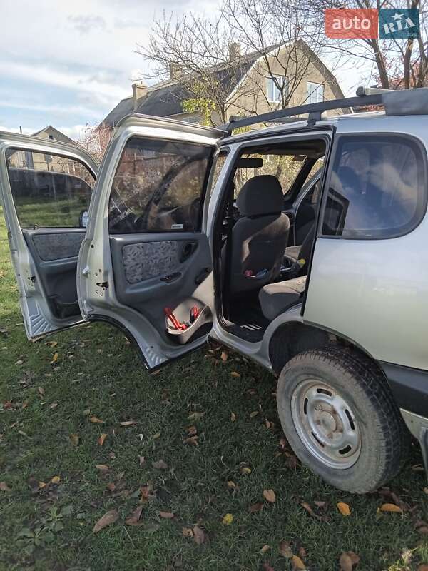 Внедорожник / Кроссовер ВАЗ / Lada 2123 Niva 2003 в Городке