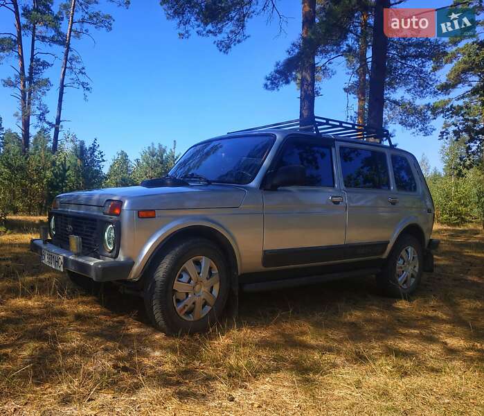 Позашляховик / Кросовер ВАЗ / Lada 2131 Нива 2010 в Рокитному