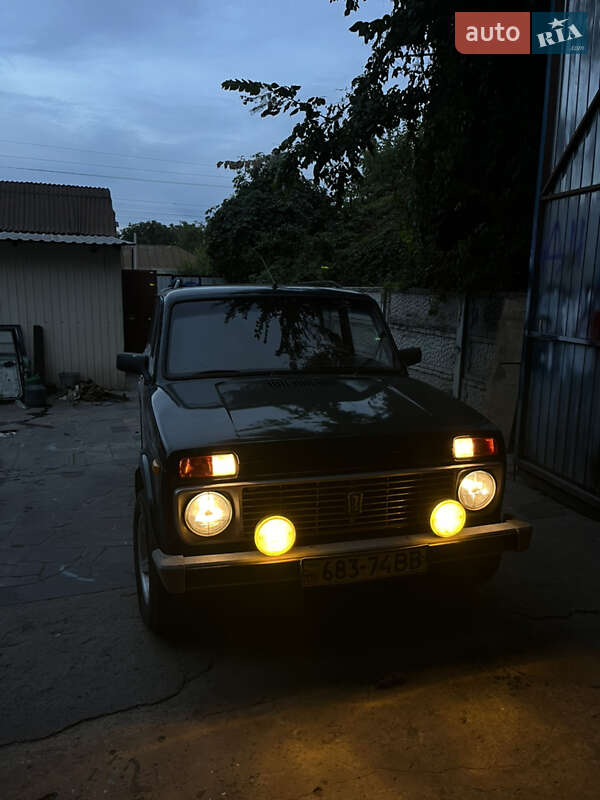 Позашляховик / Кросовер ВАЗ / Lada 2131 Нива 2000 в Брусилові