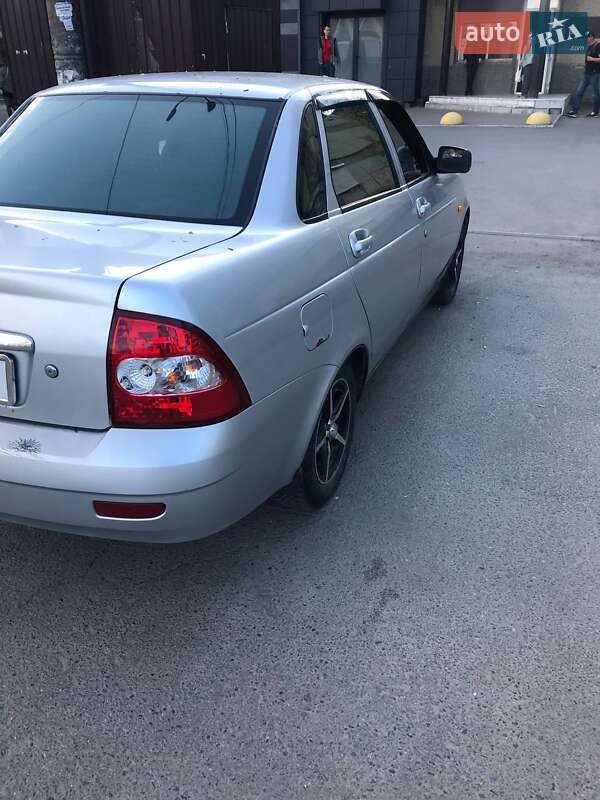 Седан ВАЗ / Lada 2170 Priora 2010 в Днепре