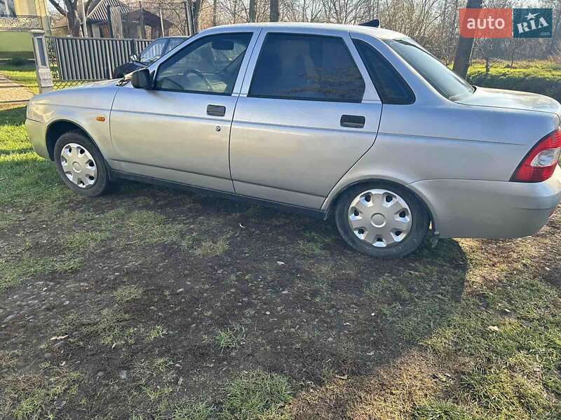 Седан ВАЗ / Lada 2170 Priora 2011 в Черновцах