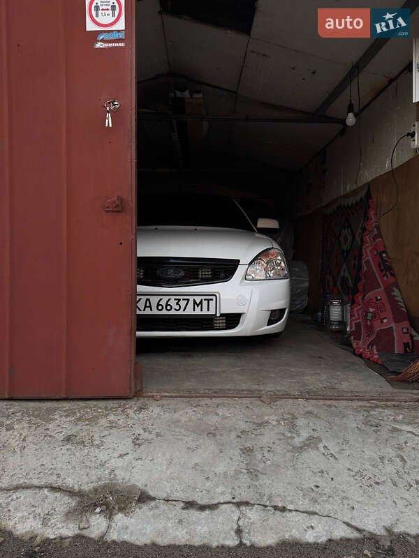 Седан ВАЗ / Lada 2170 Priora 2013 в Киеве