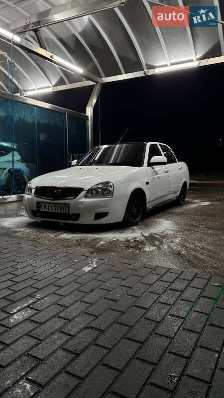 Седан ВАЗ / Lada 2170 Priora 2013 в Киеве